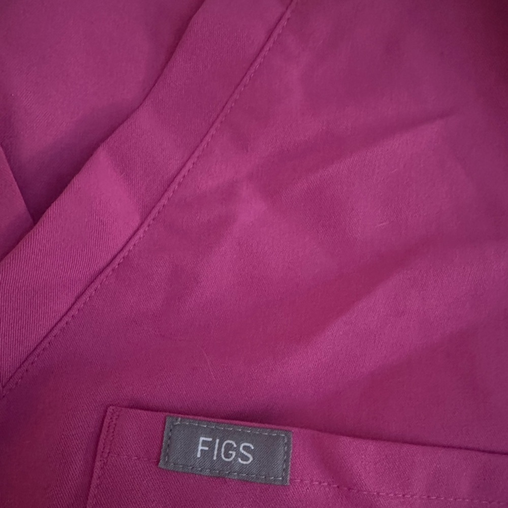 Small FIGS scrub pink